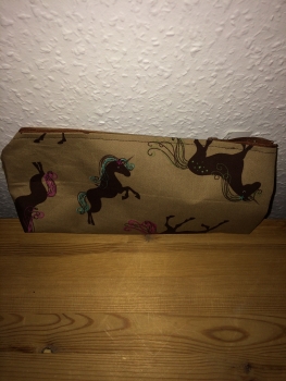 Federmäppchen-Einhorn